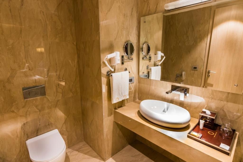 Amara Gateway Hotel Moradabad Exterior photo